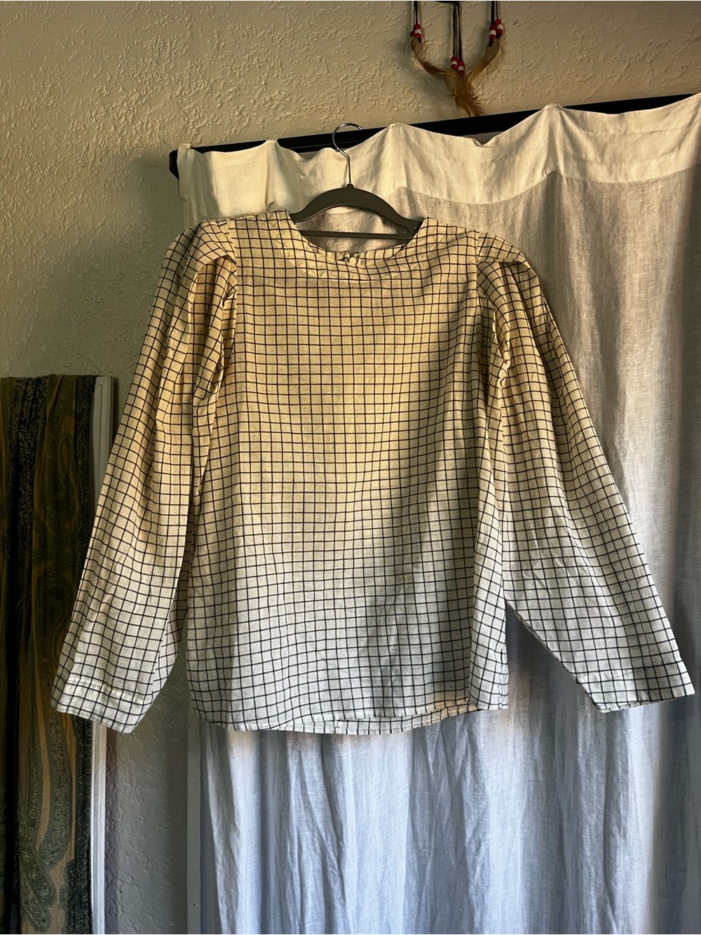 Mille Resortwear 100% cotton puff sleeve top.